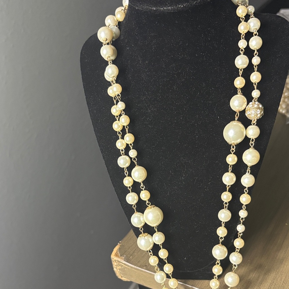 Elegant Gold-Trimmed Ivory Pearl Long Necklace